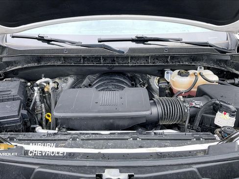 Used 2024 Chevrolet Suburban LT image 9