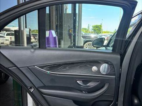 Used 2018 Mercedes-Benz E 400 4MATIC Sedan image 16