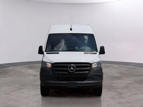 Used 2025 Mercedes-Benz Sprinter 2500 image 2