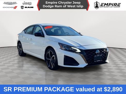 Used 2023 Nissan Altima 2.5 SR w/ SR Premium Package image 1