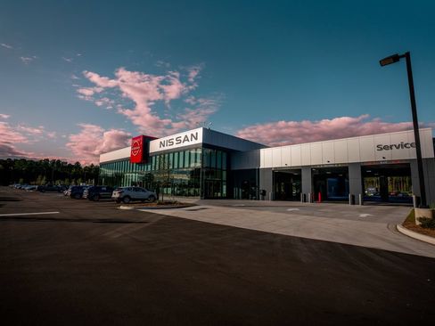 Used 2019 Jeep Wrangler Unlimited Sahara w/ Uconnect 4C Nav & Sound Group AWD/4WD image 3