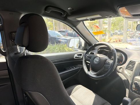 Used 2021 Jeep Grand Cherokee Laredo image 17