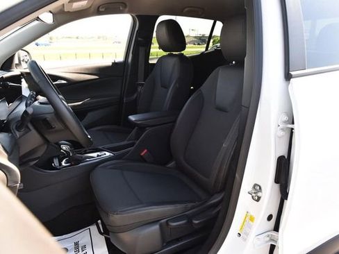 Used 2025 Buick Encore GX Preferred FWD image 19