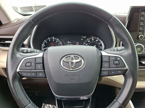 Used 2021 Toyota Highlander XLE image 21