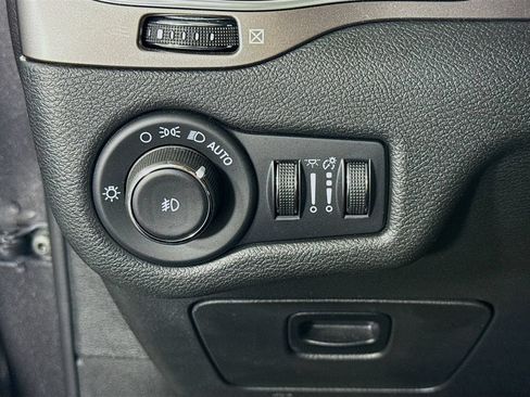 Used 2022 Jeep Cherokee Latitude Lux AWD/4WD image 18