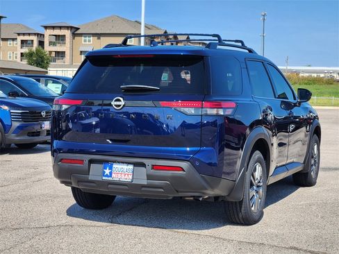 New 2025 Nissan Pathfinder SV w/ Black Appearance Package image 3