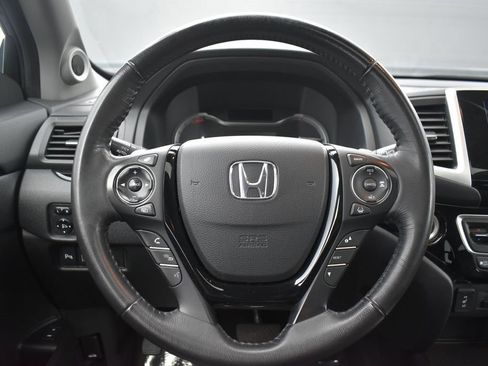 Used 2017 Honda Pilot Touring image 13