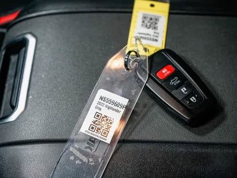 Certified 2022 Toyota Highlander XLE image 59