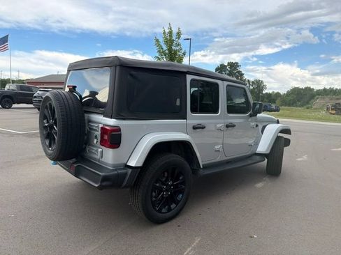 Used 2022 Jeep Wrangler Unlimited Sahara AWD/4WD image 5