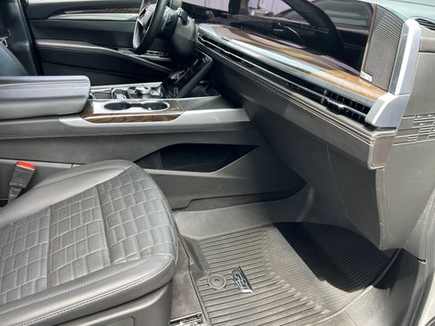 Used 2025 Cadillac Escalade Sport Platinum AWD/4WD image 21