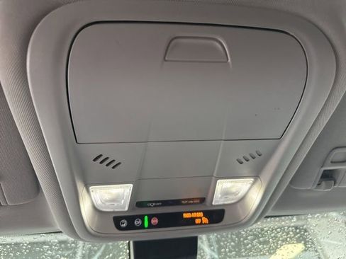 Used 2022 Chevrolet Equinox LT AWD/4WD image 16
