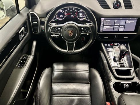 Used 2019 Porsche Cayenne AWD/4WD image 2