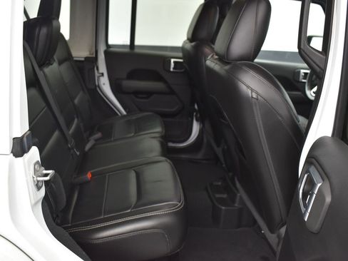 Used 2020 Jeep Wrangler Unlimited Sahara image 15