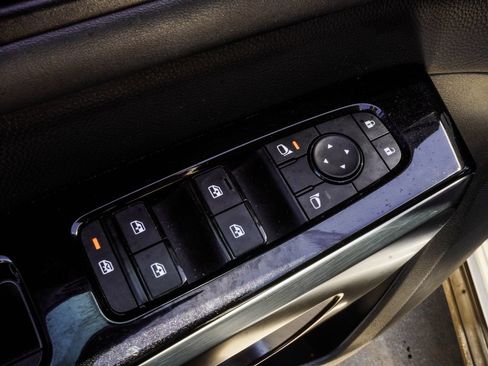 Used 2023 Nissan Pathfinder SL w/ Lighting Package (N92) AWD/4WD image 39