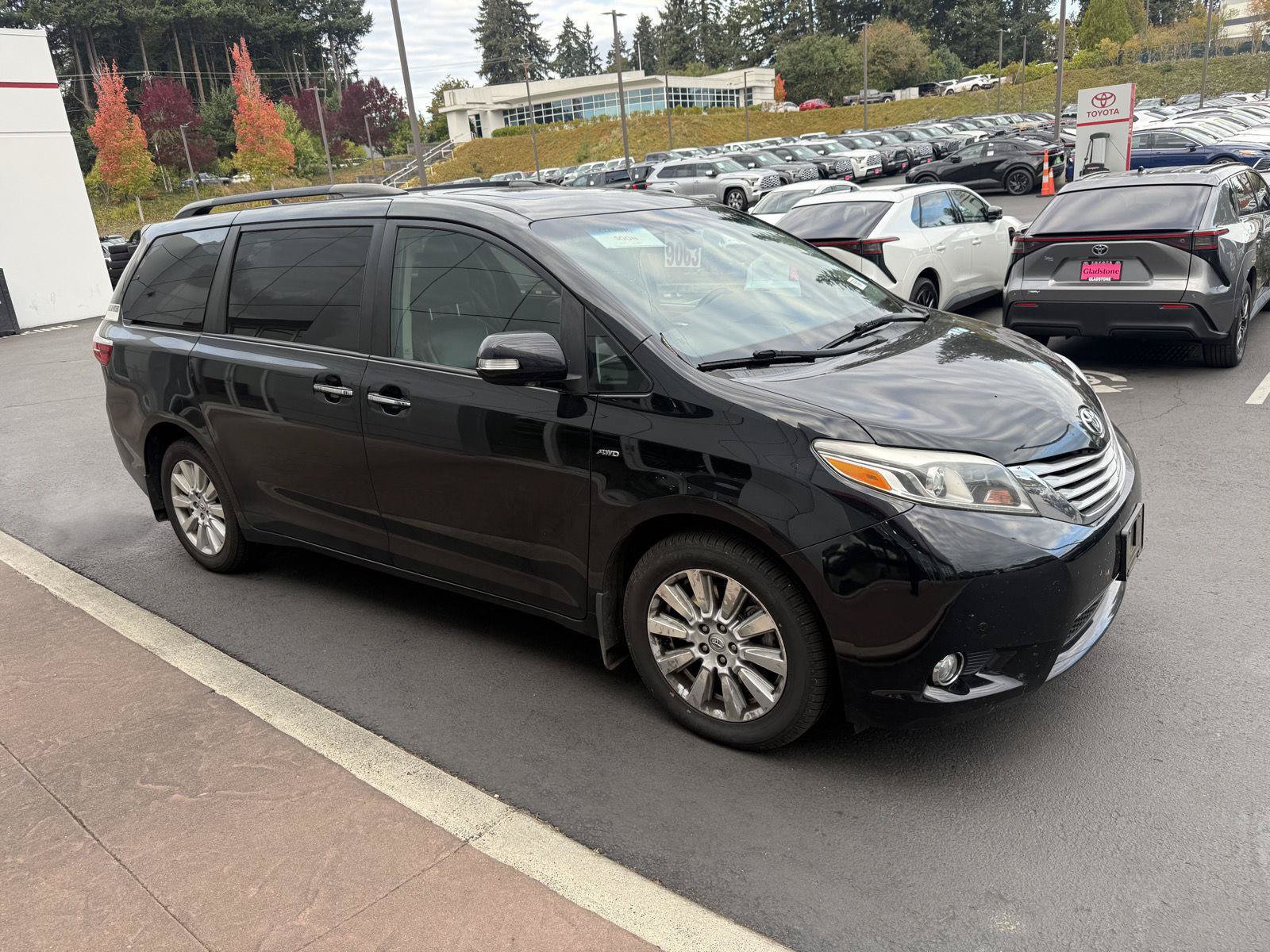 Used 2017 Toyota Sienna Limited Premium AWD/4WD image 6