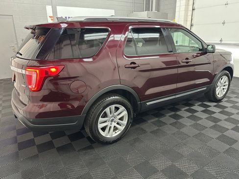 Used 2018 Ford Explorer XLT image 10