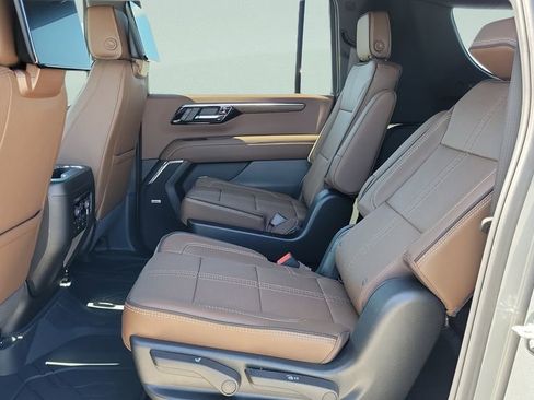 New 2026 Chevrolet Suburban High Country AWD/4WD image 21