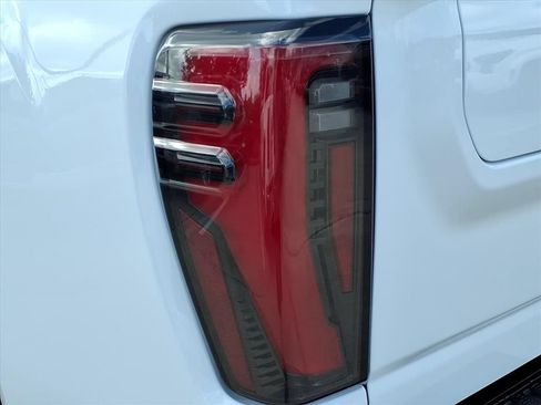 Used 2024 GMC Sierra 2500 AT4 AWD/4WD image 12