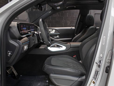 Used 2025 Mercedes-Benz GLS 63 AMG 4MATIC image 31