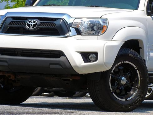 Used 2015 Toyota Tacoma 4x4 Double Cab w/ TRD Off-Road Package image 6