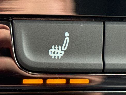 Certified 2024 Volkswagen Taos SE image 22