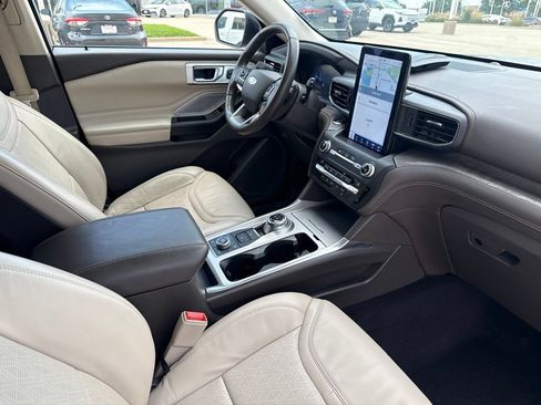 Used 2020 Ford Explorer Platinum w/ Premium Technology Package AWD/4WD image 23