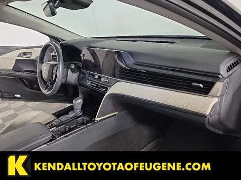 Used 2025 Toyota Camry XLE FWD image 27