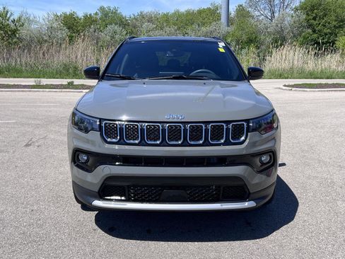 Used 2023 Jeep Compass Limited AWD/4WD image 2