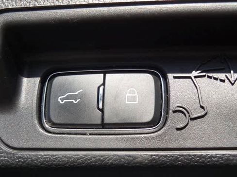 Certified 2022 Ford Explorer XLT w/ Equipment Group 202A image 11