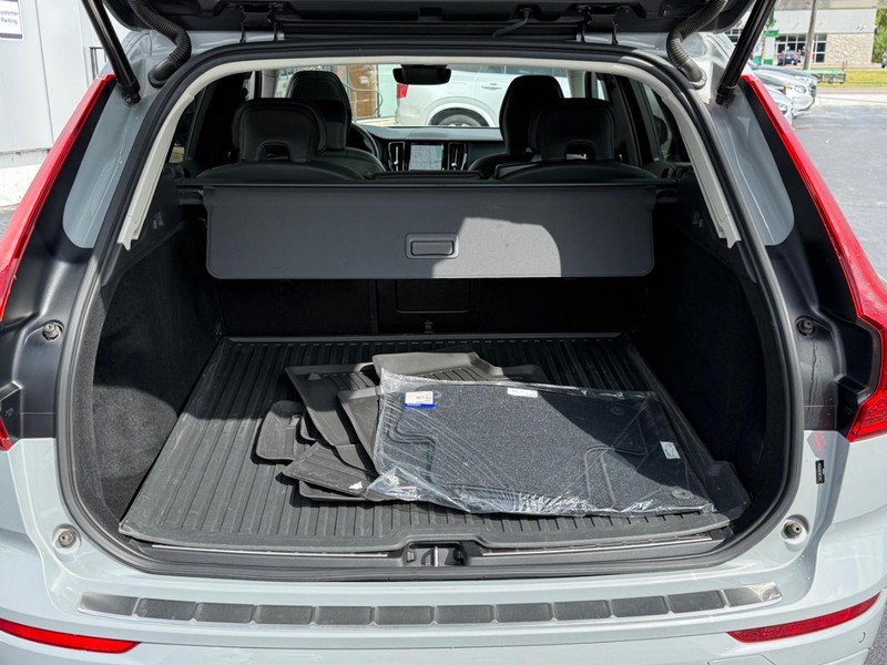 Certified 2024 Volvo XC60 B5 Plus w/ Protection Package Premier AWD/4WD image 5