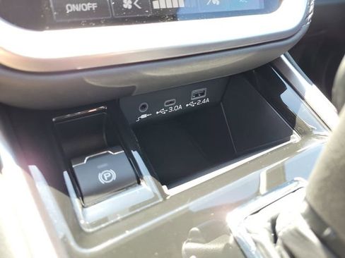 Used 2025 Subaru Outback Premium AWD/4WD image 31