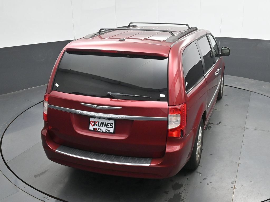Used 2016 Chrysler Town & Country Touring w/ Driver Convenience Group FWD image 25