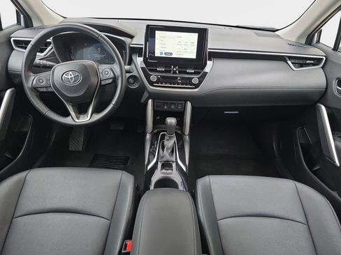 Used 2025 Toyota Corolla Cross XLE AWD/4WD image 10