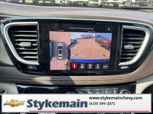 Used 2021 Chrysler Pacifica Touring-L w/ Uconnect Theater Family Group image 43
