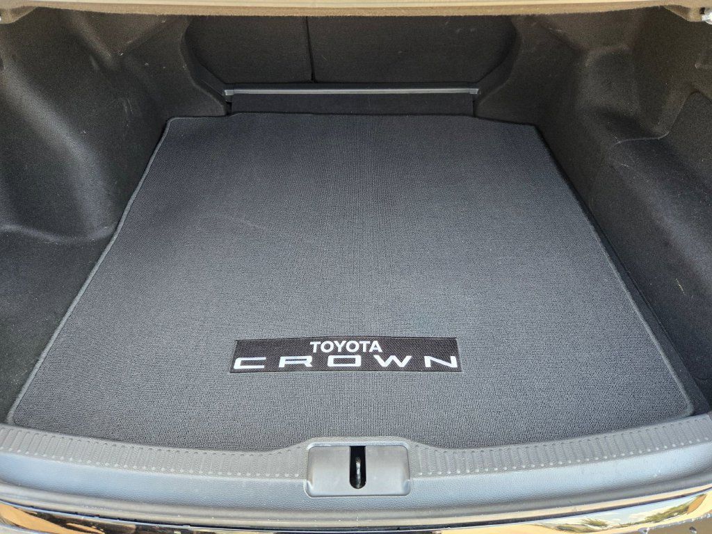 Used 2025 Toyota Crown Platinum AWD/4WD image 30