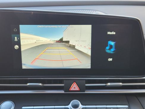 New 2026 Hyundai Elantra Limited FWD image 15