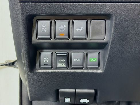 Used 2017 Nissan Rogue SV w/ SV Premium Package image 11