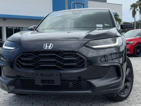 Used 2025 Honda HR-V Sport image 2