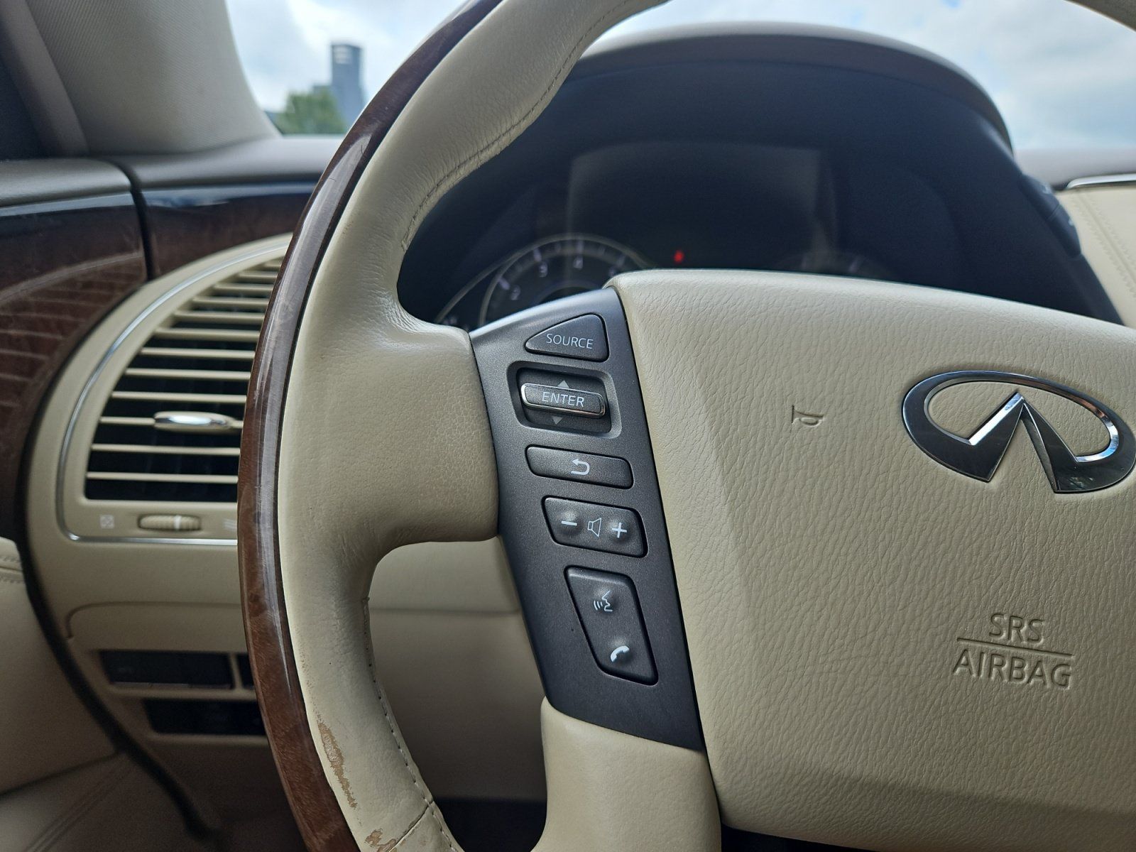 Used 2011 INFINITI QX56 4WD w/ Deluxe Touring Pkg image 28
