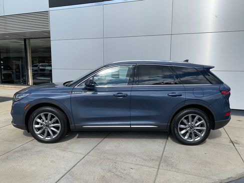 Used 2022 Lincoln Corsair AWD w/ Premium Package image 2