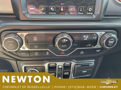 Used 2022 Jeep Gladiator Mojave AWD/4WD image 19