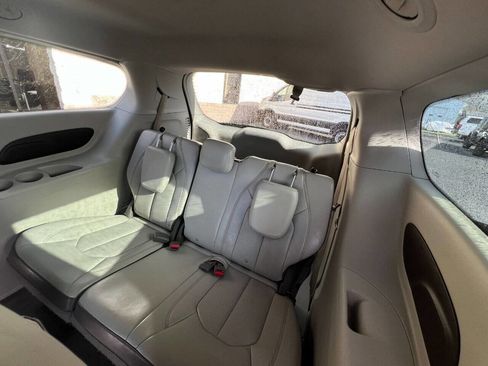 Used 2021 Chrysler Voyager Lxi image 21