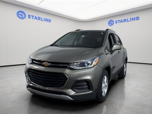 Used 2021 Chevrolet Trax LT w/ LT Convenience Package image 16