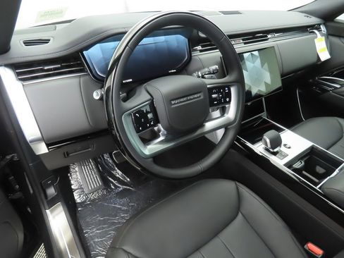 New 2025 Land Rover Range Rover SE image 9