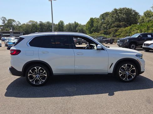 Used 2023 BMW X5 xDrive40i w/ Premium Package AWD/4WD image 11
