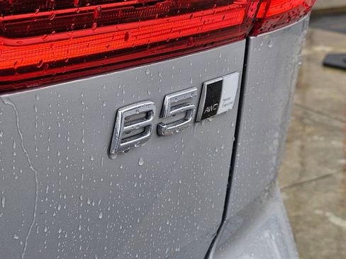 Certified 2023 Volvo XC60 B5 Ultimate w/ Protection Package Premier image 10