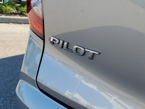 Used 2021 Honda Pilot EX image 12