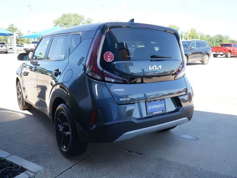 Used 2024 Kia Soul LX w/ Option Group 015 FWD image 9