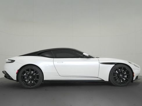 Used 2018 Aston Martin DB11 Base image 39