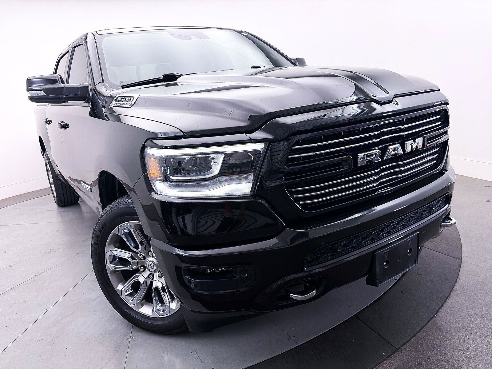 Used 2023 RAM 1500 Laramie AWD/4WD image 3